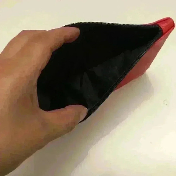 IPSY RED MAKEUP BAG - Picture 4 of 8